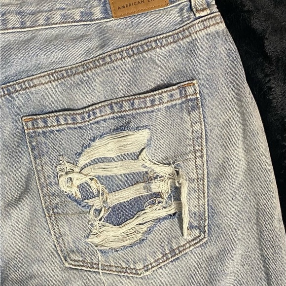 American Eagle Outfitters Blue Mom Jeans Light Wash - Picture 16 of 16